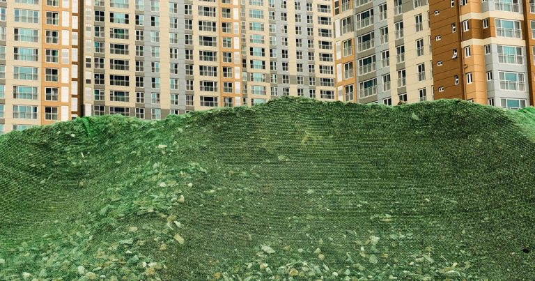Manuel Alvarez Diestro reimagates city extension by means of cloth landscapes