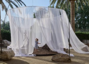 Drapers encircle Nami Nami’s Concéntrico Incéntric