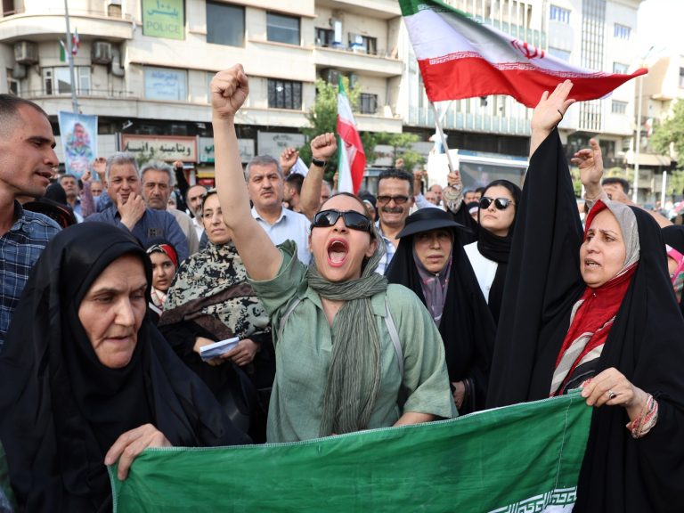 Israel assaults the nuclear plant of Fordo and Trump slips the potential of a regime change in Iran