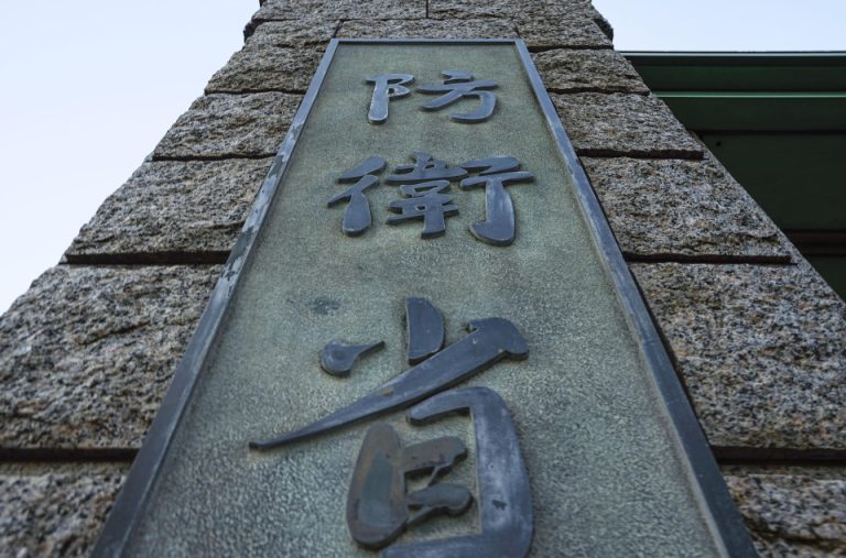The technological protection subsidies for the colleges in Japan totaled 2.7 bil. Yen