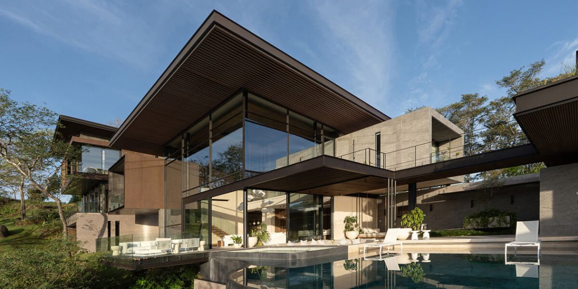 QBO3 architects incorporate the Enoki Home into the Tropical Forest in Costa Rica