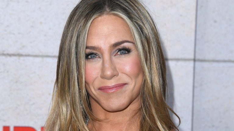 Jennifer Aniston’s traditional look is pure summer time inspiration