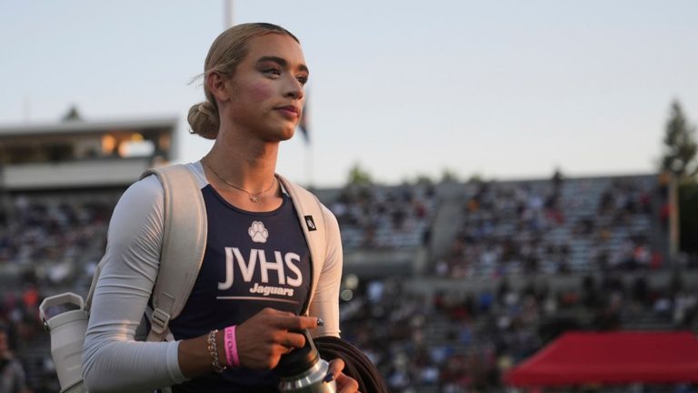 AB Hernandez: The 16 -year -old Transgender lady on the Coronary heart Sports activities Row in California | American information