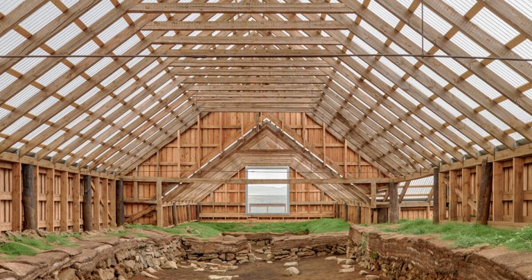The floating roof of sp (r) int studio protects the Stöng ruins in Iceland