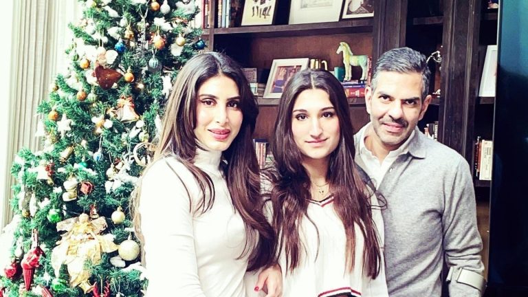 Karisma Kapoor’s ex Sunjay Kapur’s funeral to be held in Delhi, however authorized hurdle in getting physique again to India: Report | Bollywood
