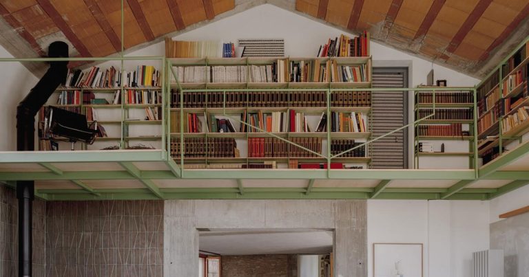 Uncovered supplies animate textured fashions within the Rural Home in Italy