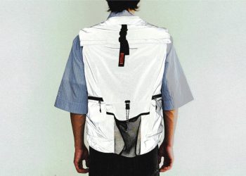 The reflective vest of topology has a backpack behind