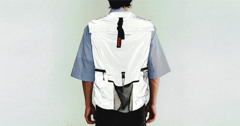 The reflective vest of topology has a backpack behind