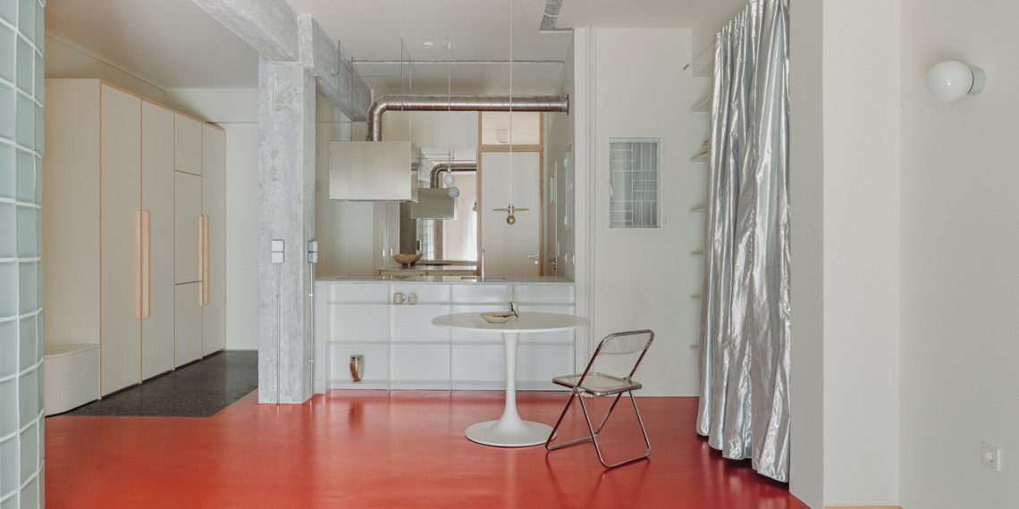 The Purple ground runs over a minimal house of the 1970s Athens within the threshold