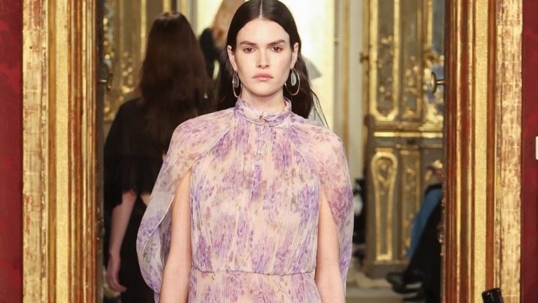 Italian Trend Model Twinset Adjustments Palms