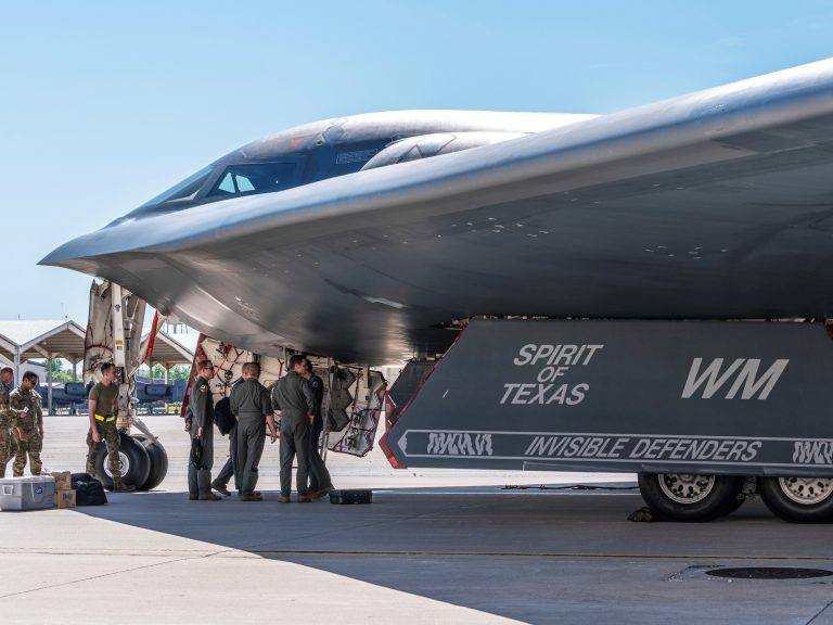 How are the B-2 planes, the bombs with which the USA attacked Iran’s underground nuclear plant