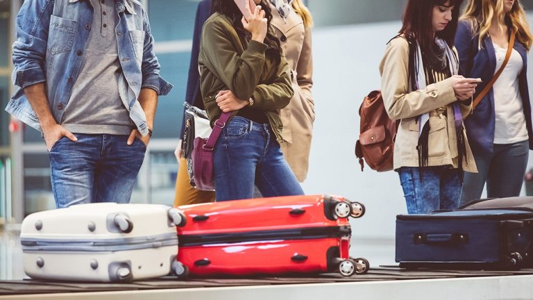 Web weighs in on Reddit journey dispute when husband refuses airport pickup for spouse