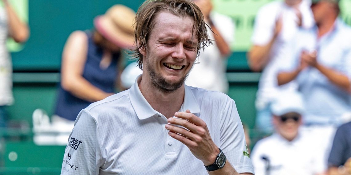 Bublik beats Medvedev to win Halle Open once more