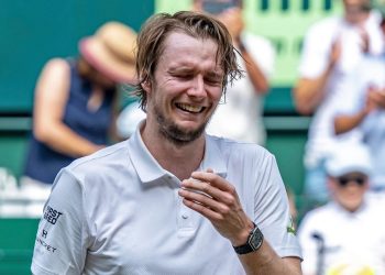 Bublik beats Medvedev to win Halle Open once more