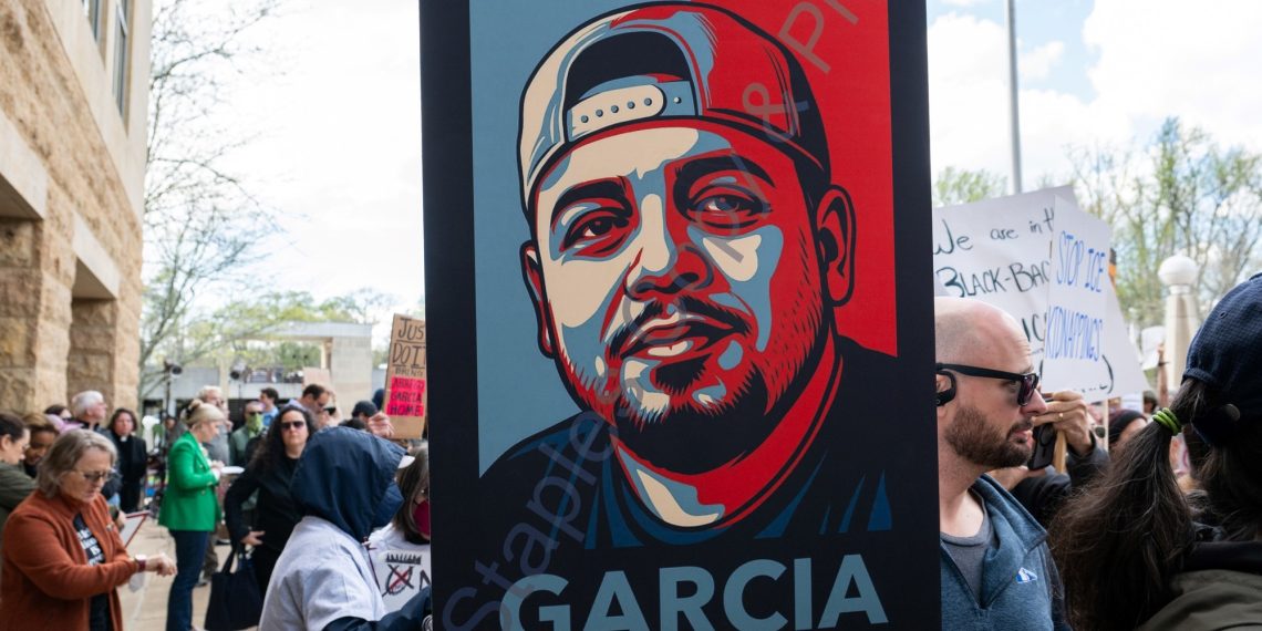 El Salvador “returns” america to the immigrants who’re by chance “processed” to be “processed”