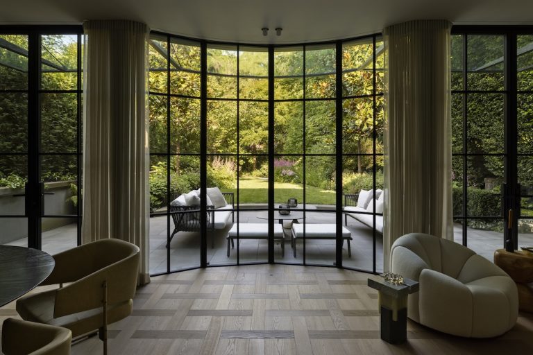 A Vancouver Addition Blurs the Line Between House and Garden